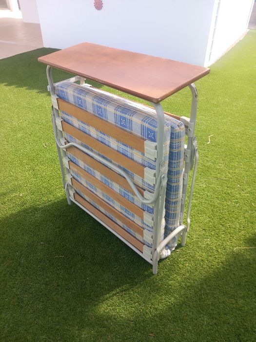 Cama dobrável  com colchão