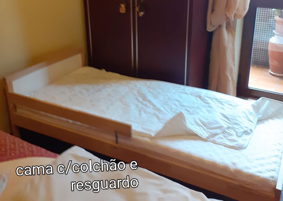 Cama com colchão IKEA criança