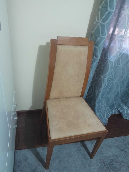 Cadeiras acolchoadas para mesa de sala de estar