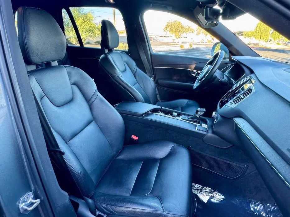 Volvo XC90 T6 Momentum 6-Passenger      2020