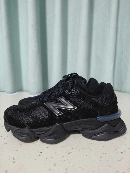 New Balance 9060 Triple Black-Rozmiar 44