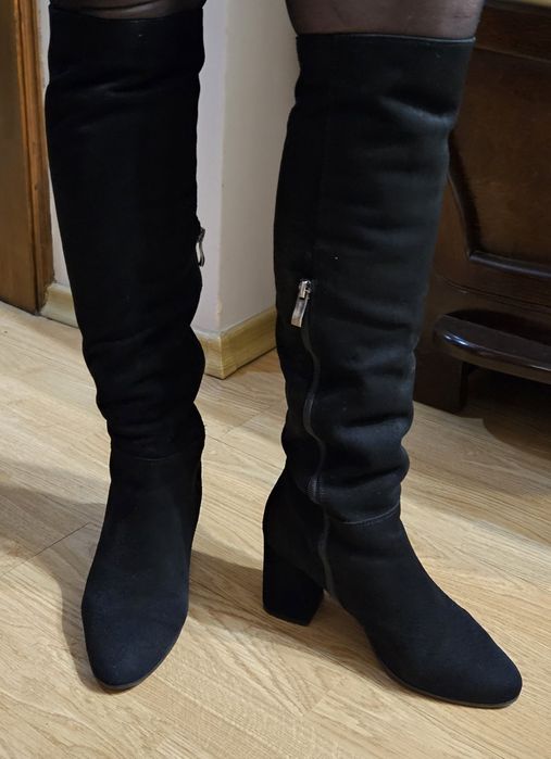 Продам жіночі замшеві чоботи 36р