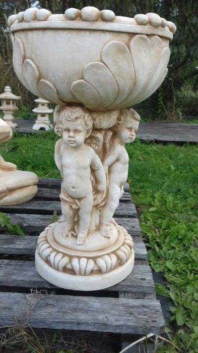 Figura doniczka ogrodowa betonowa donica doniczka gazon