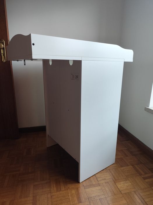 Trocador/estante com acessórios