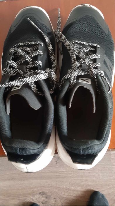 Кросівки фірмові