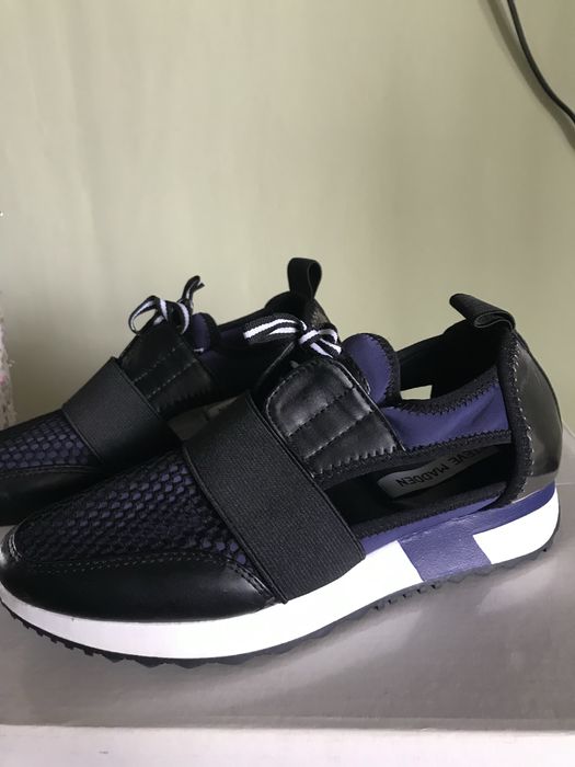 Продам женские кроссовки