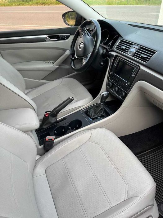Volkswagen Passat  NMS 2017  R-Line