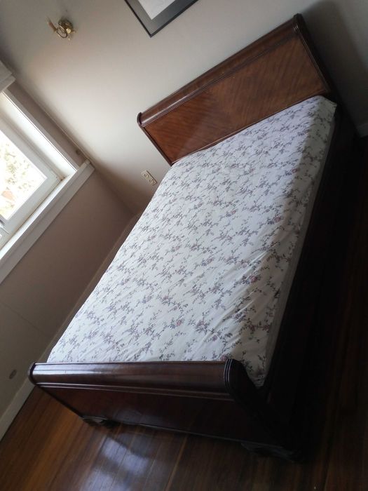 Vendo cama de casal em madeira
