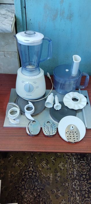 Продам кухонный комбайн Philips hr 7625