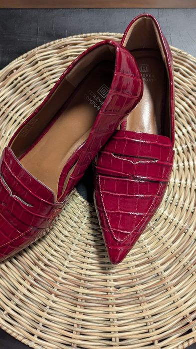 Червоні лофери з гострим носком Forever Comfort