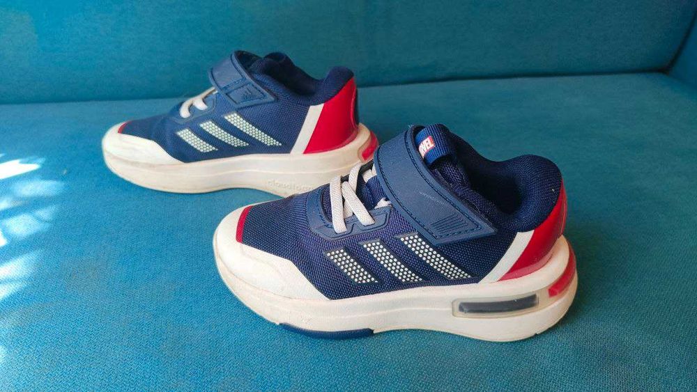 Adidas Sneakersy Marvel's Captain America Racer Kids IF3409 Granatowy