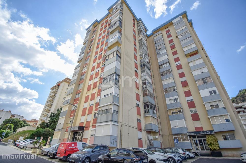 Apartamento T3 com Vista de Rio e Luz Natural | 9º Andar com Elevad...