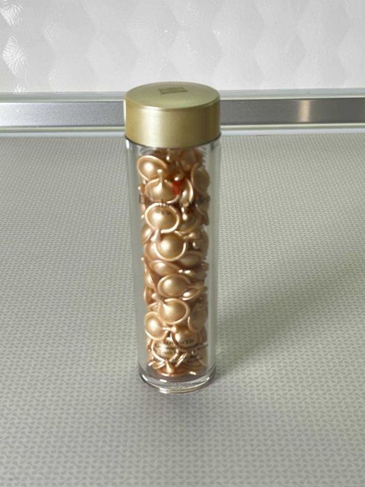 Капсули з керамідами Elizabeth Arden