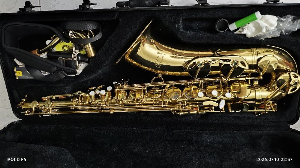 Saxofone tenor com case