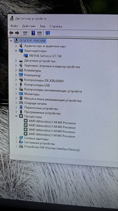 Компʼютер у повному комплекті. Сист. блок, монітор, колонки
