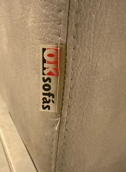 Sofa com 3 lugares e 2 puffs