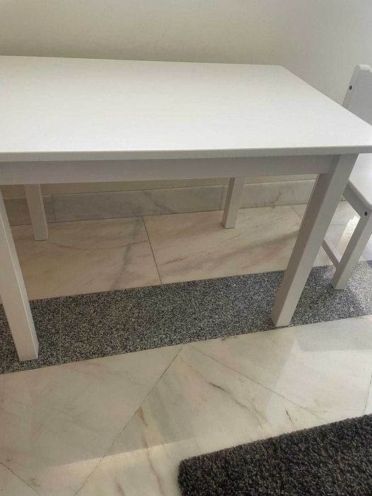 Mesa + cadeira de madeira IKEA – brancas e de excelente qualidade