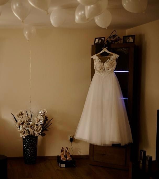 Piękna suknia ślubna z koronki w kształcie litery „A” rozmiar 34/36