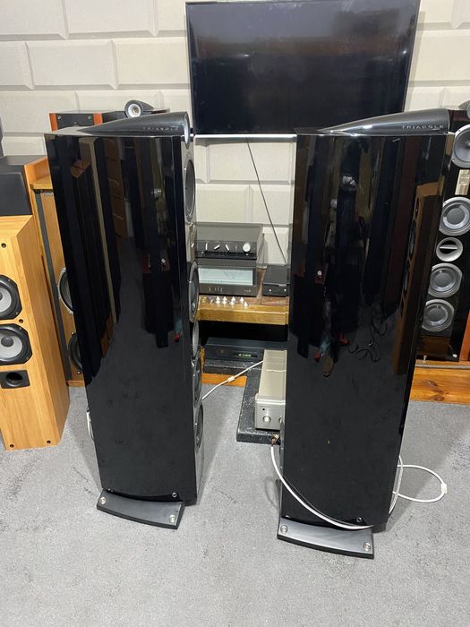 Triangle Genese Lyrr black piano