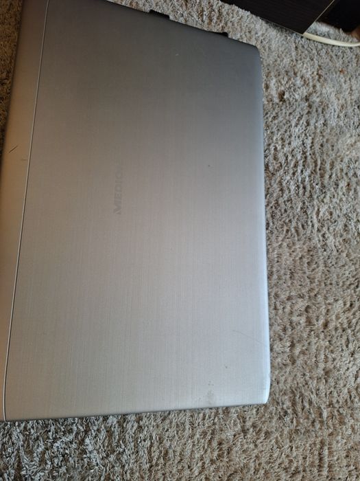 Laptop Medion 17cali i3 6gen ssd 120GB