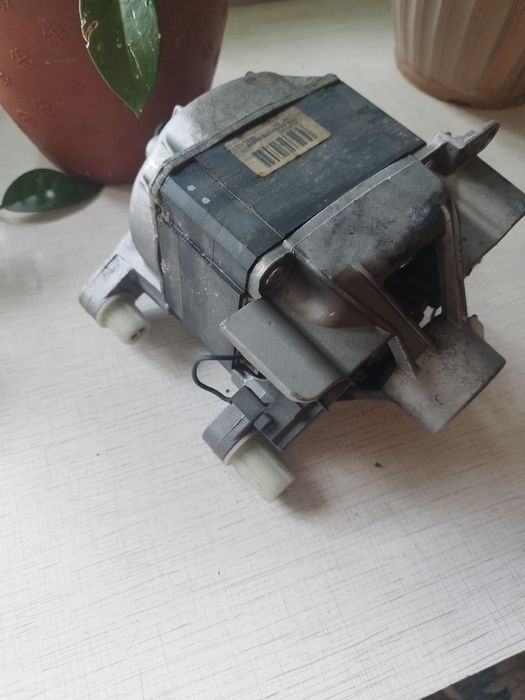 Двигун до пральної машини