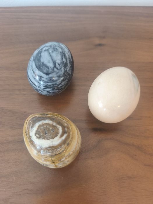 3 Ovos de pedra polida