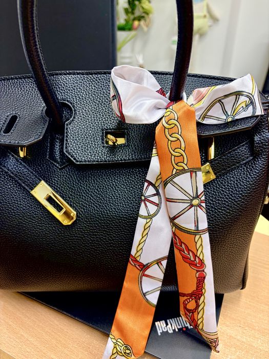 Atłasowa apaszka , chusteczka