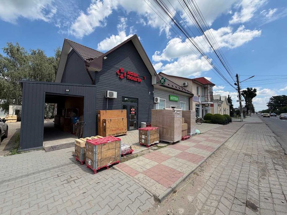 Продається фасадне комерційне приміщення в с. Мамаївці (Центр)