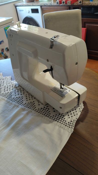 Maquina de Costura AEG