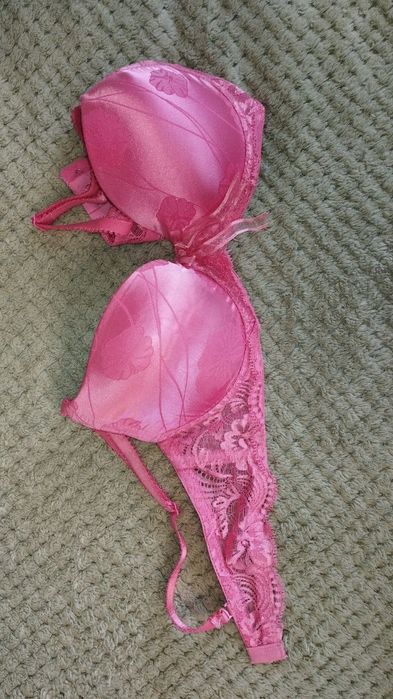 Бюстгальтери на 34/75b