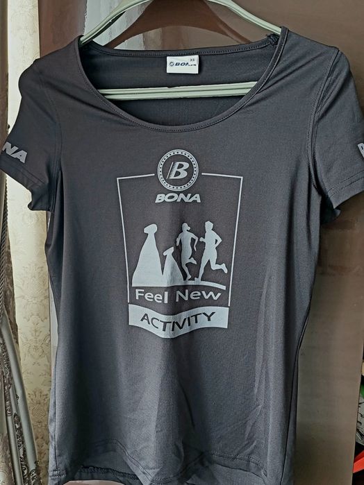 Нова спортивна футболка