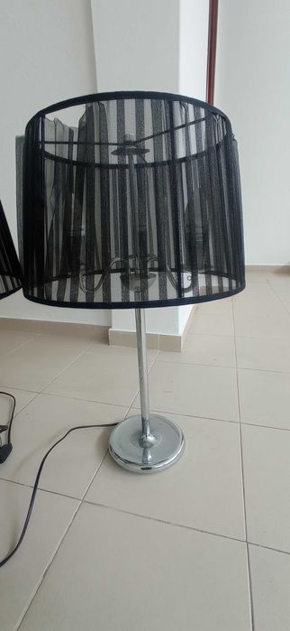 Conjunto de candeeiros, um de teto e dois de pé