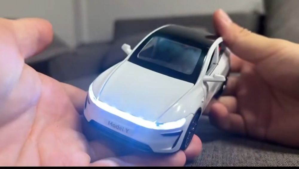 Іграшка дитяча Tesla model Y