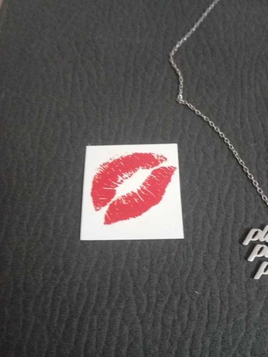 Colar Sabrina Carpenter prateado - Please