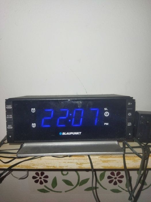 Radiobudzik Blaupunkt CR55CHARGE | Ładowarka indukcyjna Qi, USB, FM