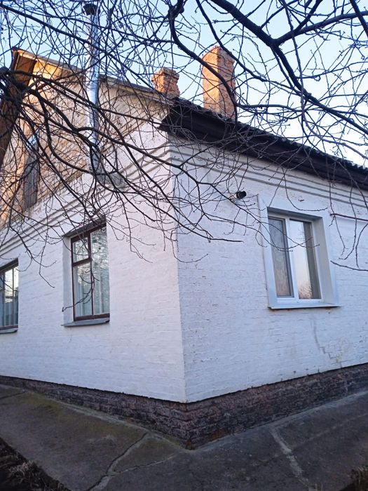 Продам півбудинку