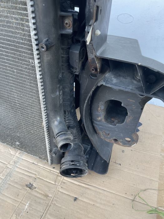 Телевізор, панель радіаторів ,передня панель passat b6