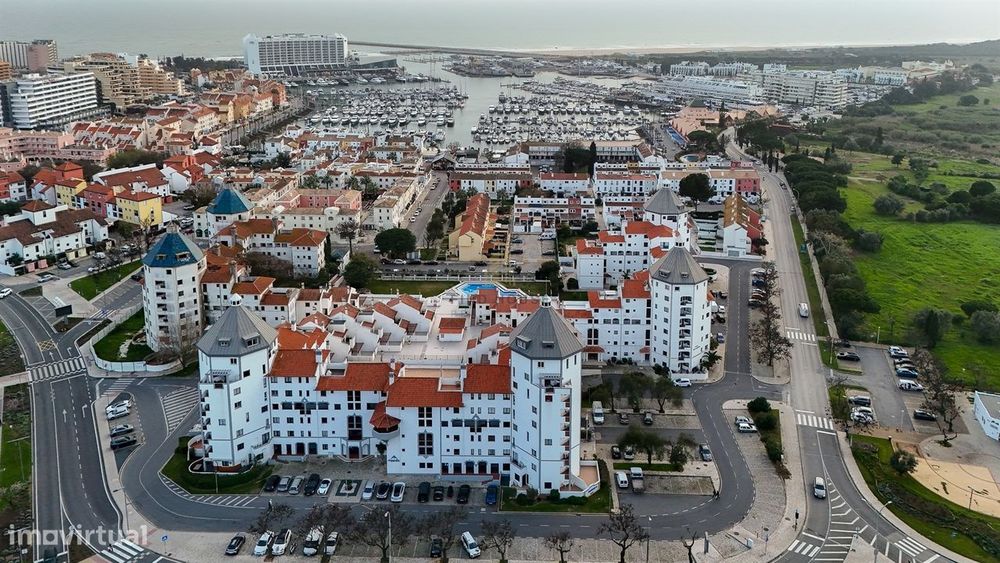 Apartamento T2 totalmente remodelado, em condomínio privado, em Vilamo — Quarteira, Faro