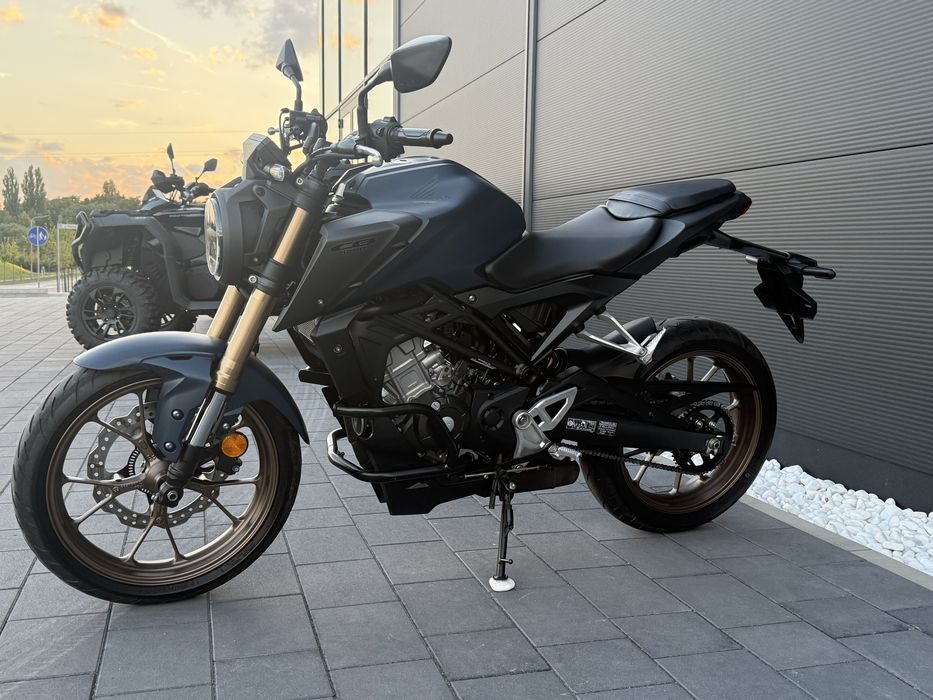 Honda CB125R z 2023r Niemcy 5 tys km ksiazki idealne