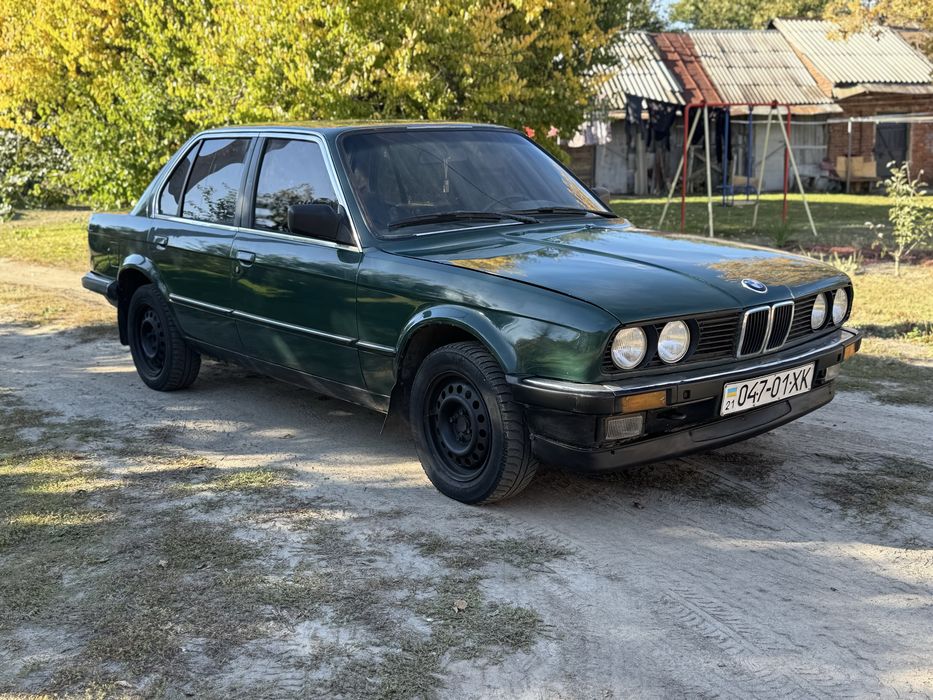 BMW E30.