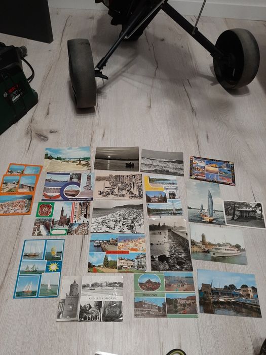 Zestaw starych pocztówek z miejscowościami nadmorskimi i wodnymi.