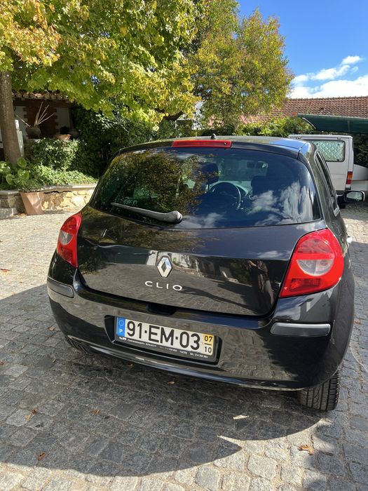 Renault Clio 1.2 16V 2010 – 5 Portas – Preto