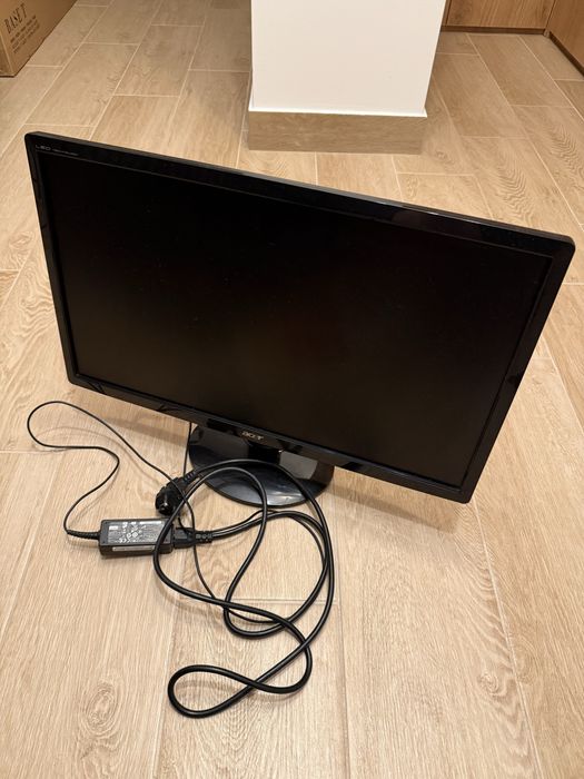 Dwa Monitory Marki Acer LCD