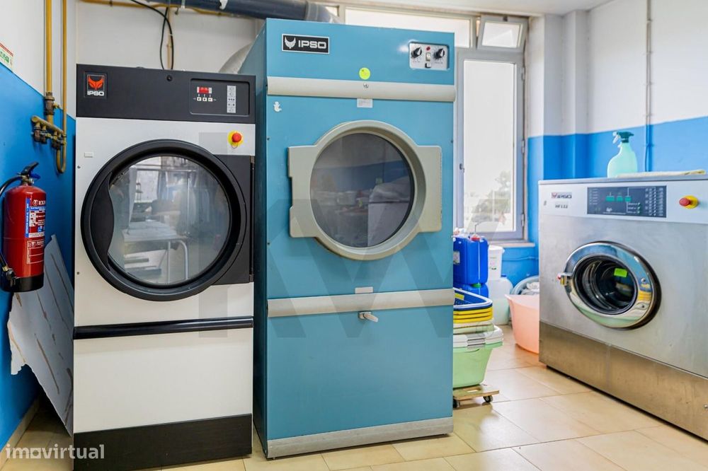 Trespasse de lavandaria totalmente equipada - Ouressa, Mem Martins