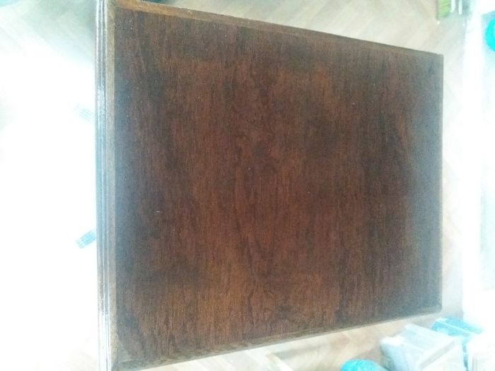 Mesa de apoio em cerejeira envernizada