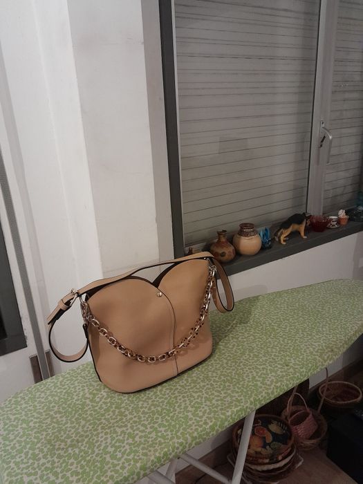 Vendo Mala de Senhora muito bonita em bom estado