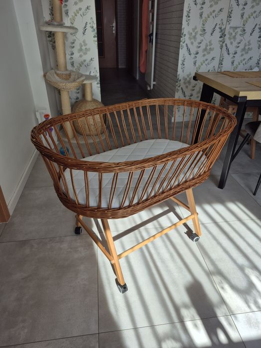 Kosz wyklinowy na kółkach kołyska kosz Mojżesza + materac