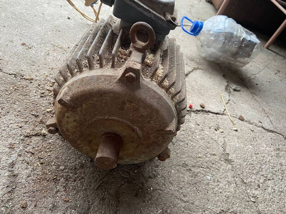 Продам асинхронный двигатель