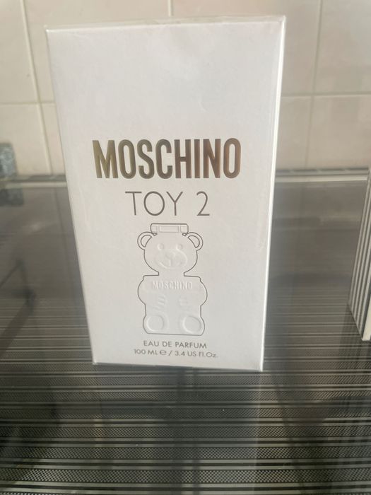 Perfumes Moschino, edição limitada, novos e selados.