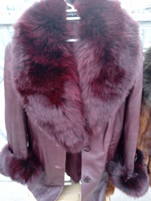 Кожана курточка з хутром